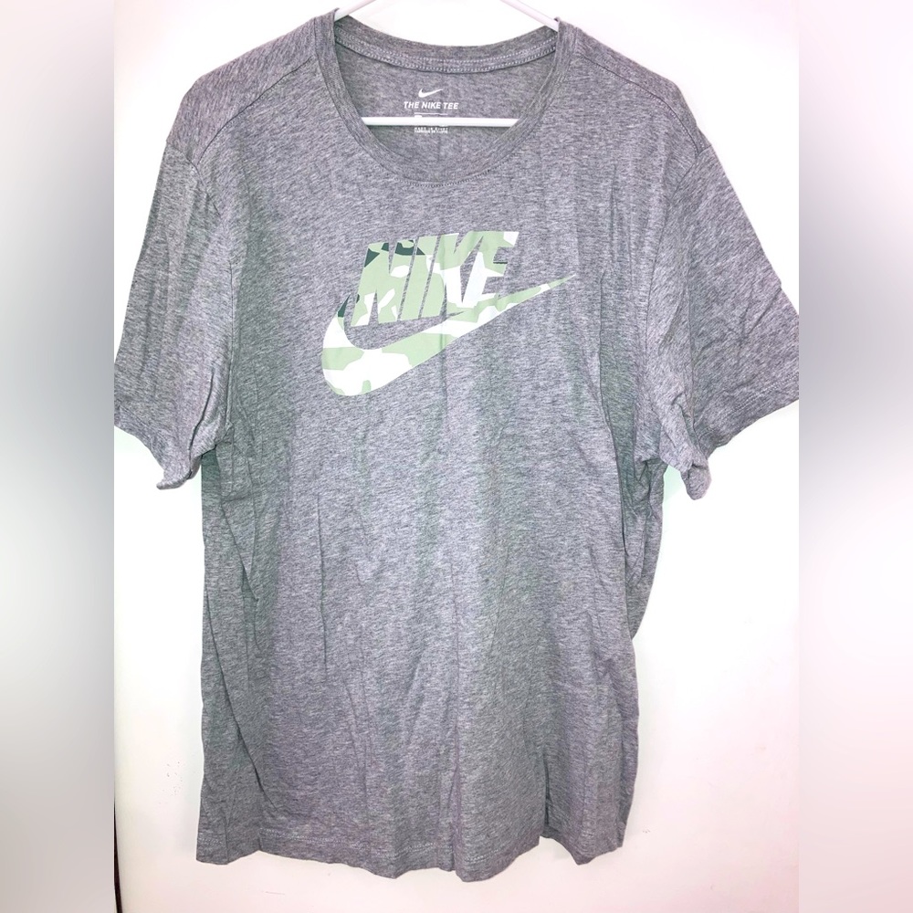 Like New Nike Heather & Camo Swoosh Short Sleeve Tee Shirt